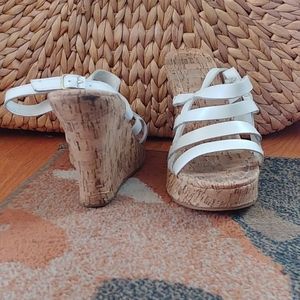 Off white/light gray sandal